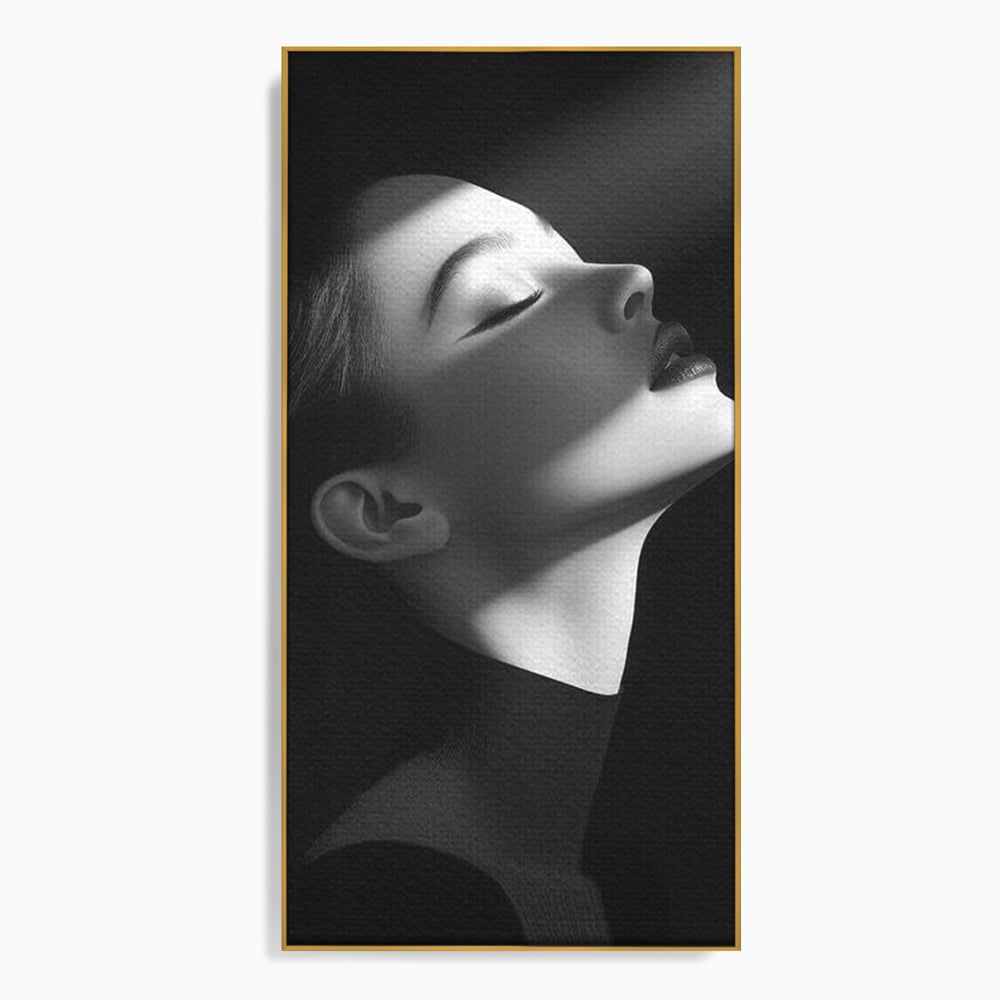 Tablou canvas cu tablou canvas portret alb-negru femeie, in rama de aluminiu auriu